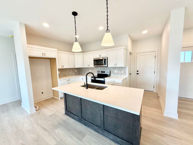 2259 S Chateau Ct, Wichita, KS 67207