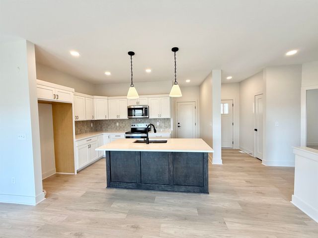 2259 S Chateau Ct, Wichita, KS 67207