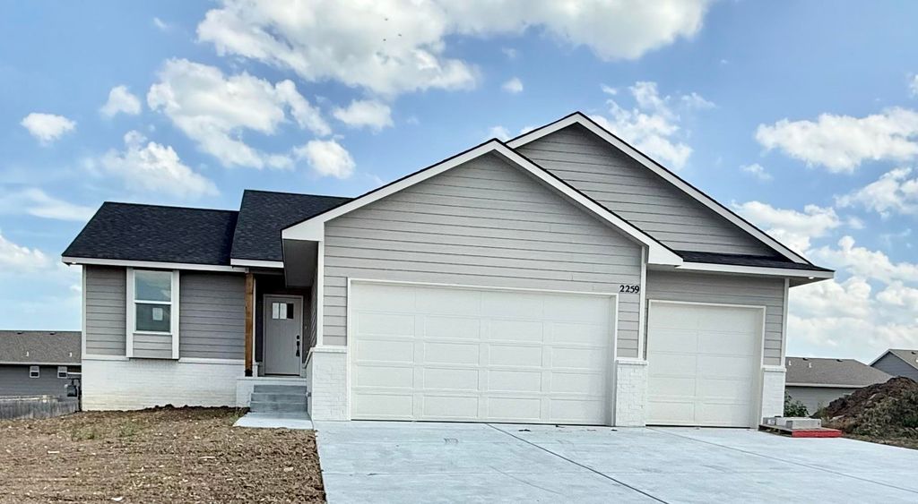 2259 S Chateau Ct, Wichita, KS 67207