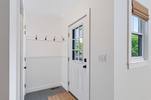 68 Milk St, Newburyport, MA 01950