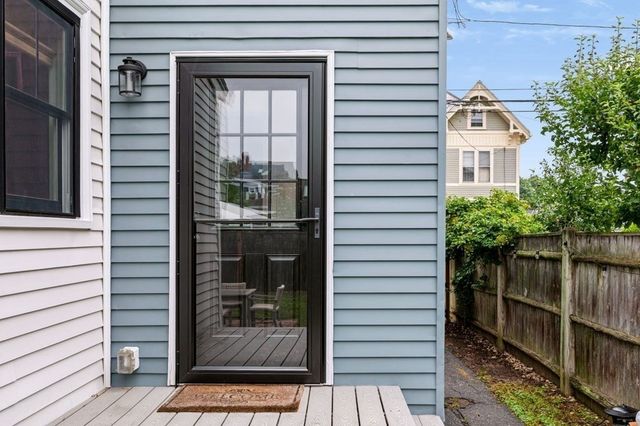 68 Milk St, Newburyport, MA 01950