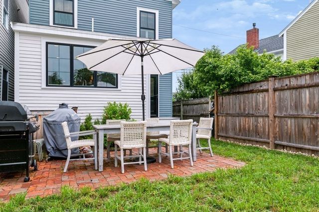68 Milk St, Newburyport, MA 01950