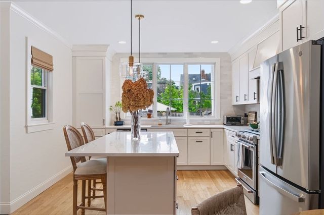 68 Milk St, Newburyport, MA 01950