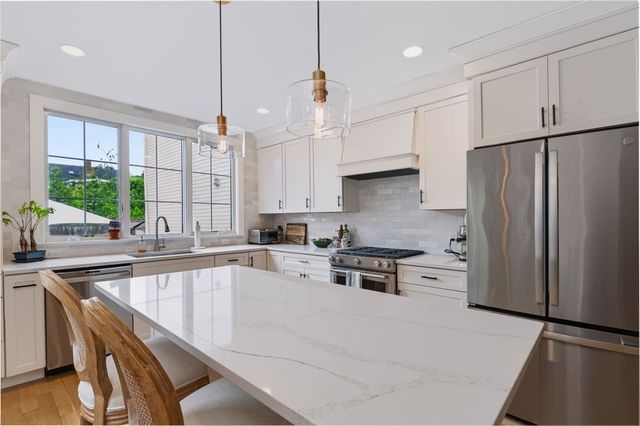 68 Milk St, Newburyport, MA 01950