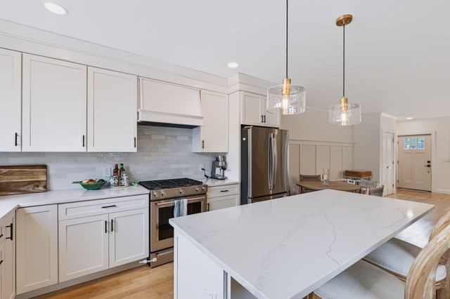 68 Milk St, Newburyport, MA 01950