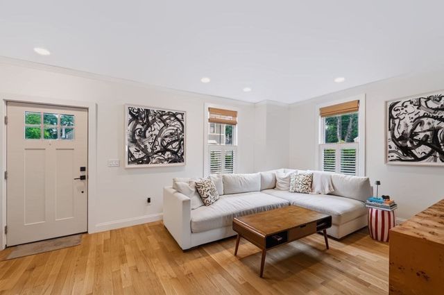 68 Milk St, Newburyport, MA 01950