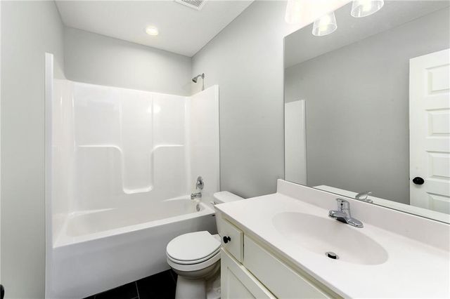 2224 Pemberton Drive, Harrisonville, MO 64701