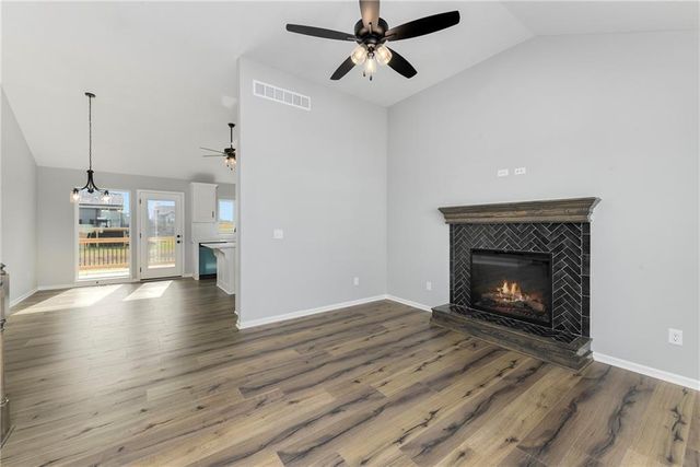 2224 Pemberton Drive, Harrisonville, MO 64701