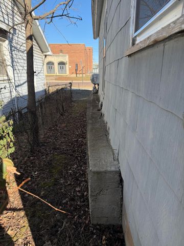 2322 W Olive Street, Springfield, MO 65802