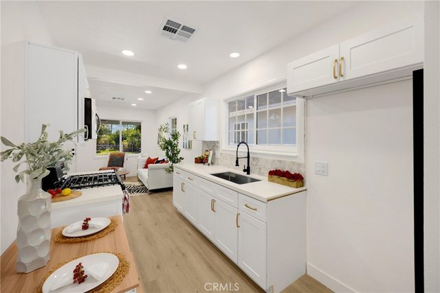 567 W Center, Pomona, CA 91768