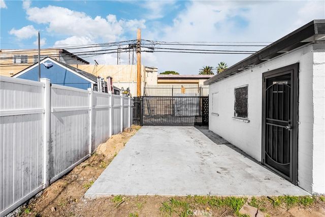 567 W Center, Pomona, CA 91768