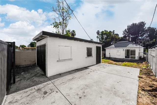 567 W Center, Pomona, CA 91768