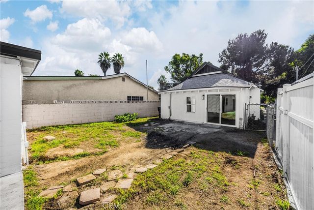 567 W Center, Pomona, CA 91768