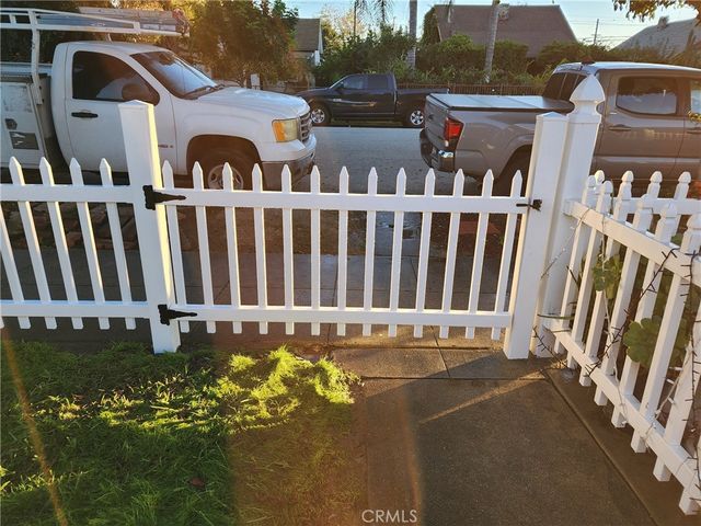 567 W Center, Pomona, CA 91768