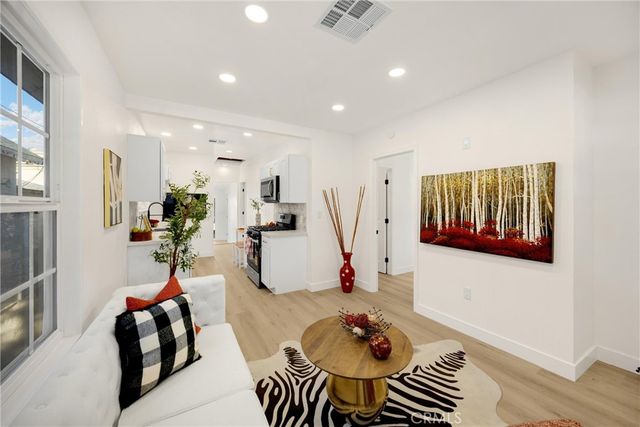 567 W Center, Pomona, CA 91768