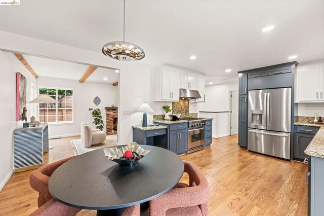 2 2 Cortez Ct, Oakland, CA 94611