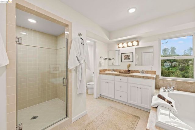 2 2 Cortez Ct, Oakland, CA 94611