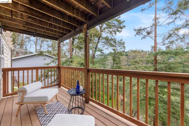 2 2 Cortez Ct, Oakland, CA 94611