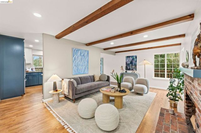 2 2 Cortez Ct, Oakland, CA 94611