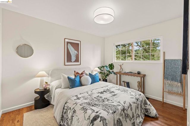 2 2 Cortez Ct, Oakland, CA 94611