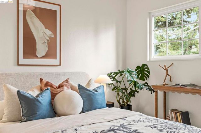 2 2 Cortez Ct, Oakland, CA 94611