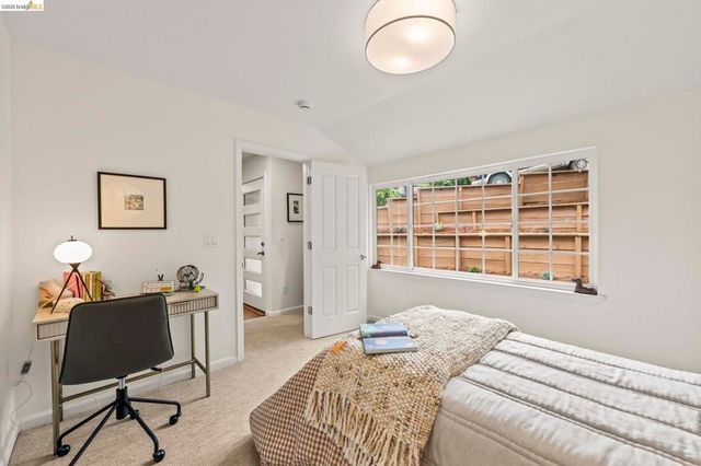 2 2 Cortez Ct, Oakland, CA 94611