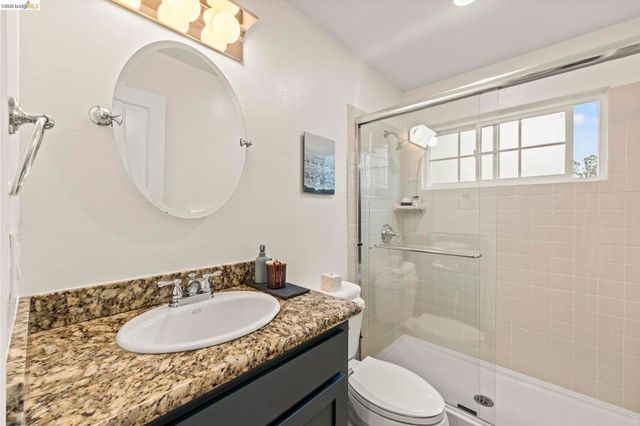 2 2 Cortez Ct, Oakland, CA 94611