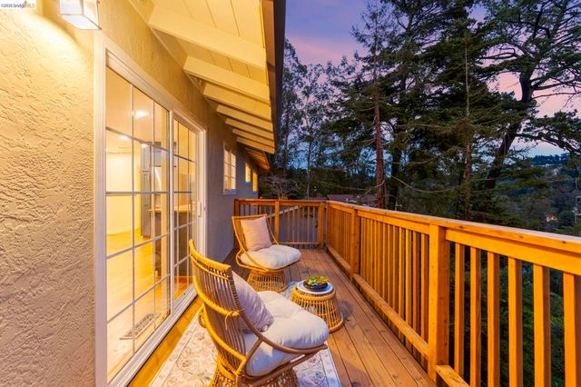 2 2 Cortez Ct, Oakland, CA 94611