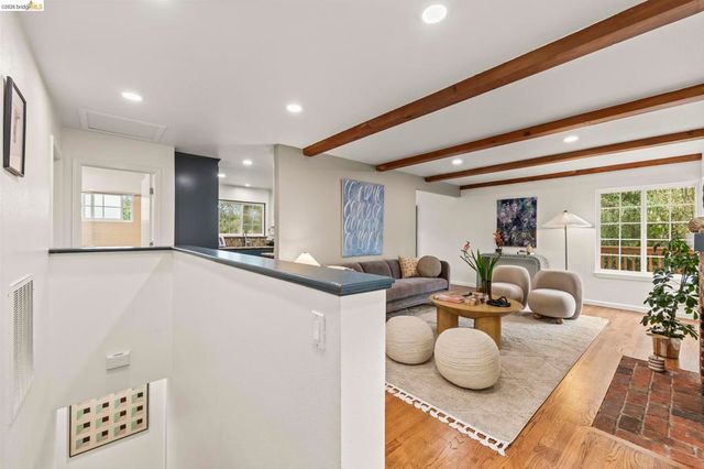 2 2 Cortez Ct, Oakland, CA 94611