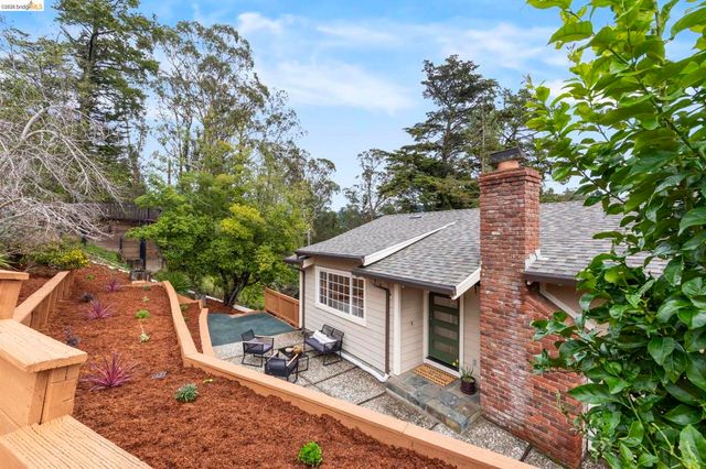 2 2 Cortez Ct, Oakland, CA 94611