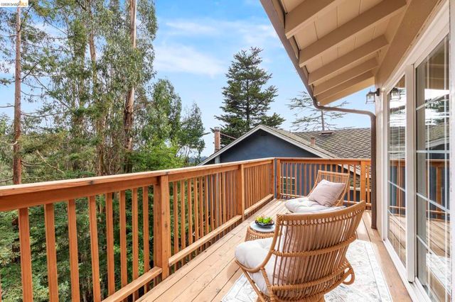 2 2 Cortez Ct, Oakland, CA 94611