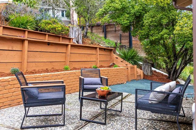 2 2 Cortez Ct, Oakland, CA 94611