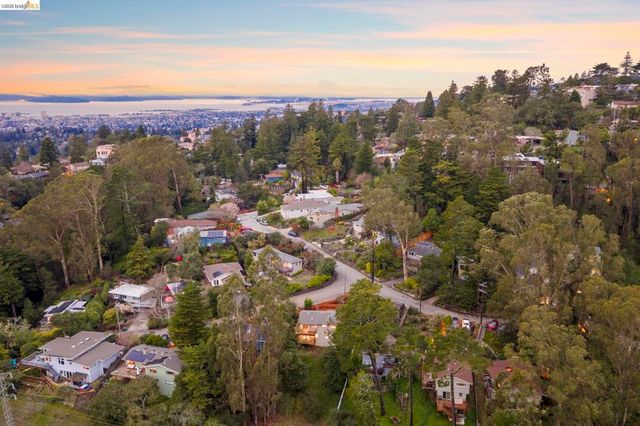 2 2 Cortez Ct, Oakland, CA 94611