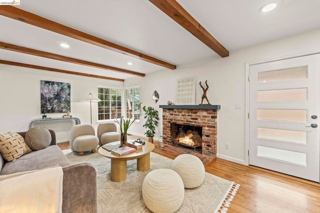 2 2 Cortez Ct, Oakland, CA 94611