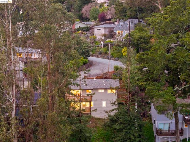 2 2 Cortez Ct, Oakland, CA 94611