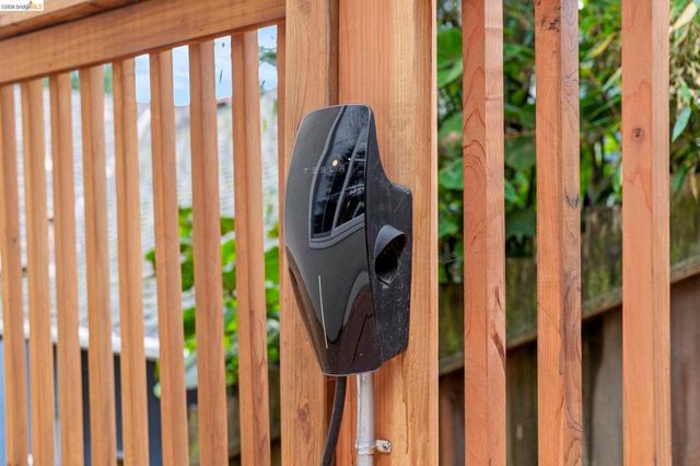 2 2 Cortez Ct, Oakland, CA 94611