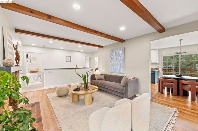 2 2 Cortez Ct, Oakland, CA 94611