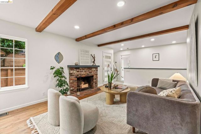 2 2 Cortez Ct, Oakland, CA 94611