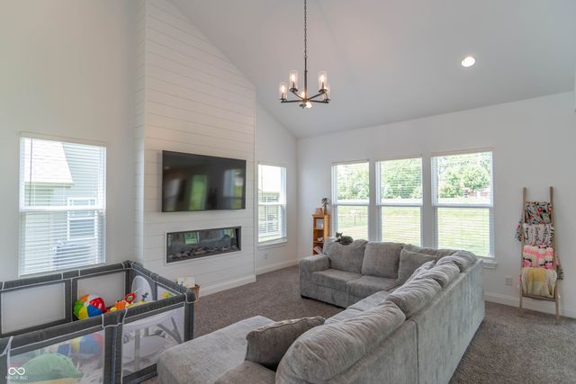 1054 E Valley Oak Court, Mooresville, IN 46158