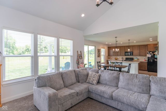 1054 E Valley Oak Court, Mooresville, IN 46158