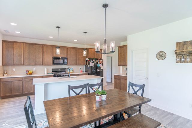 1054 E Valley Oak Court, Mooresville, IN 46158