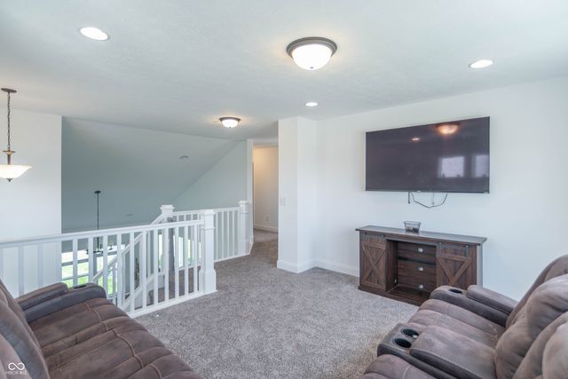 1054 E Valley Oak Court, Mooresville, IN 46158