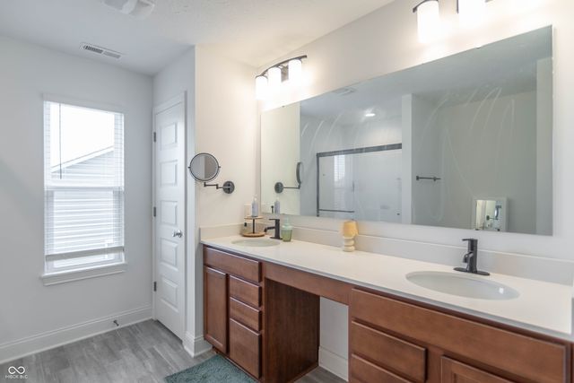 1054 E Valley Oak Court, Mooresville, IN 46158