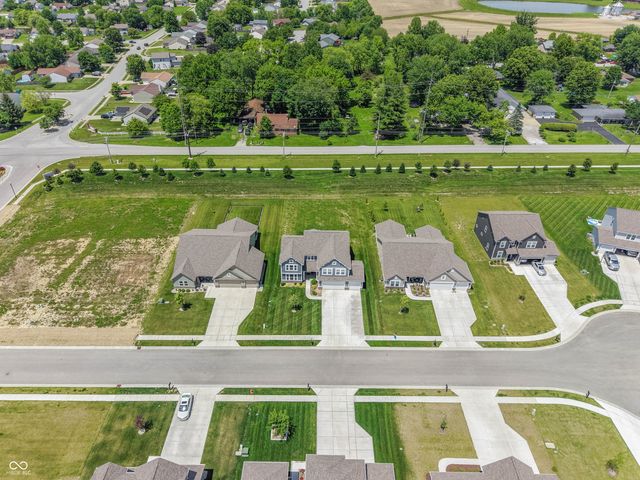 1054 E Valley Oak Court, Mooresville, IN 46158