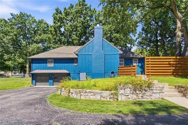 9501 Canterbury Street, Overland Park, KS 66206