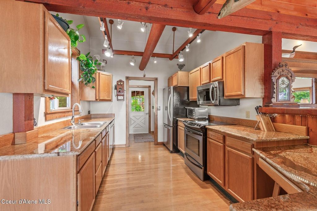 8562 S Gozzer Rd, Harrison, ID 83833 photo 10