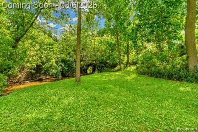 33420 Quaker Valley Road, Farmington Hills, MI 48331