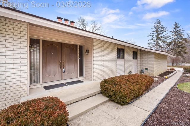 33420 Quaker Valley Road, Farmington Hills, MI 48331