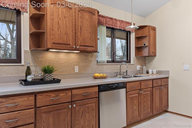 33420 Quaker Valley Road, Farmington Hills, MI 48331