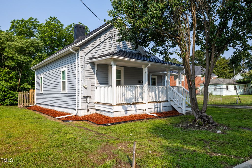 315 Giddens Street, Clinton, NC 28328